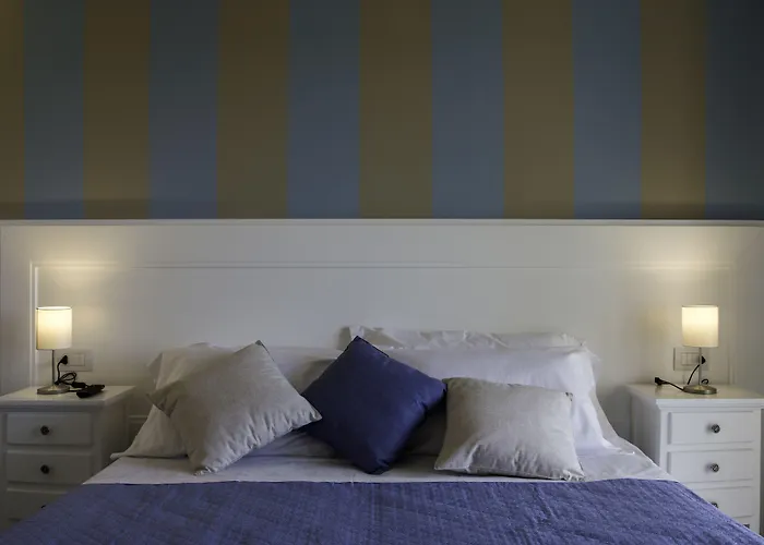 לינה וארוחת בוקר De Lua Boutique 4*