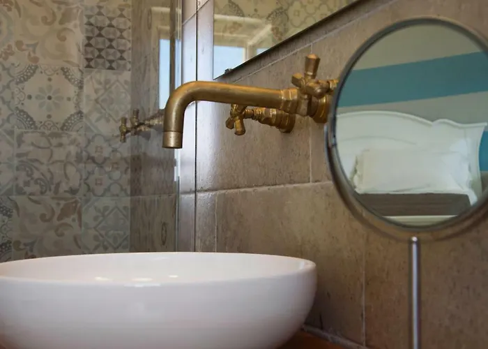 לינה וארוחת בוקר De Lua Boutique 4*