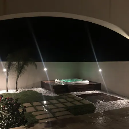 De Lua Boutique לינה וארוחת בוקר 4*
